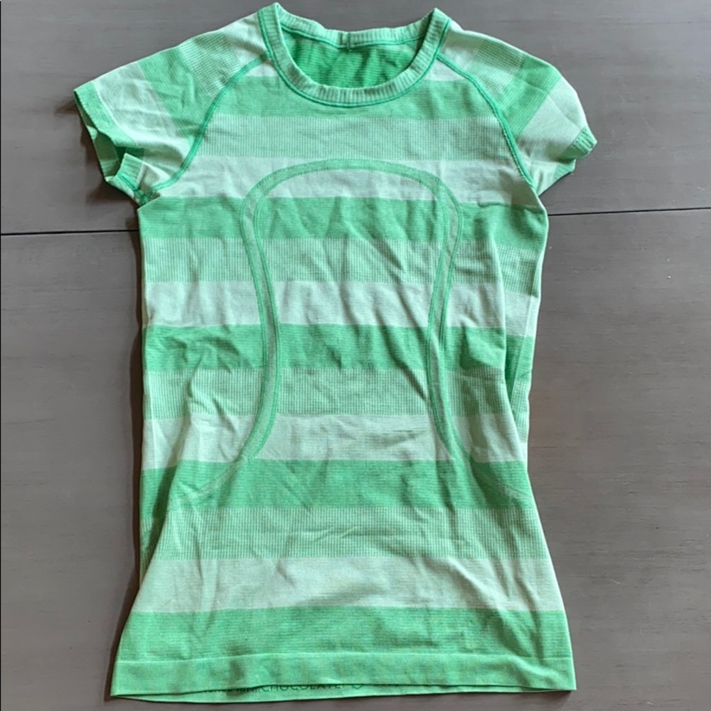 Lululemon t-shirt, in great condition